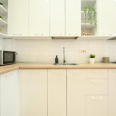 בוקרשט Splendid 2Br Apartment With Breathtaking Views Of Casa Poporului מראה חיצוני תמונה