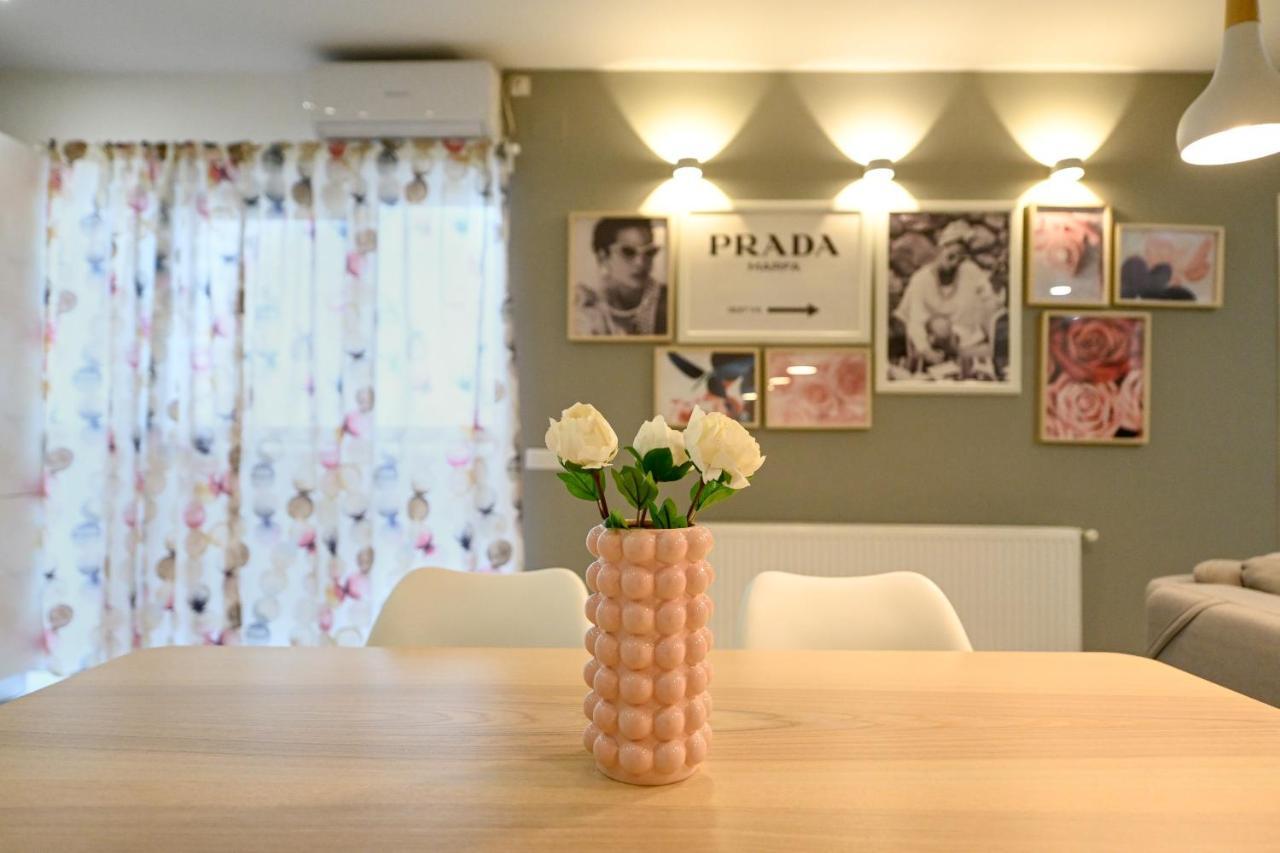 בוקרשט Splendid 2Br Apartment With Breathtaking Views Of Casa Poporului מראה חיצוני תמונה