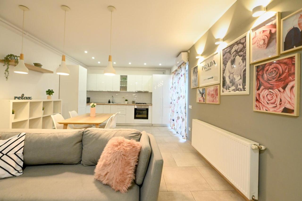 בוקרשט Splendid 2Br Apartment With Breathtaking Views Of Casa Poporului מראה חיצוני תמונה