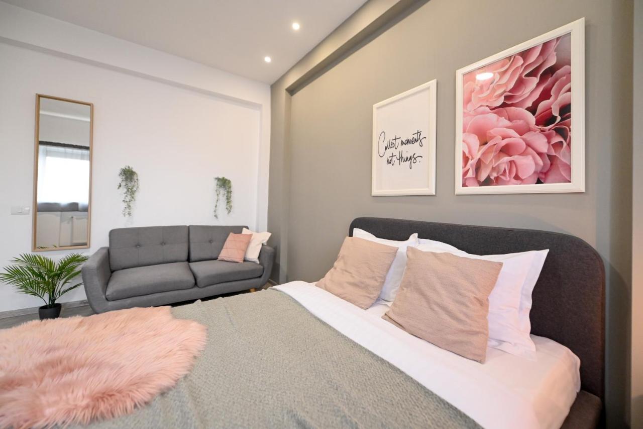 בוקרשט Splendid 2Br Apartment With Breathtaking Views Of Casa Poporului מראה חיצוני תמונה