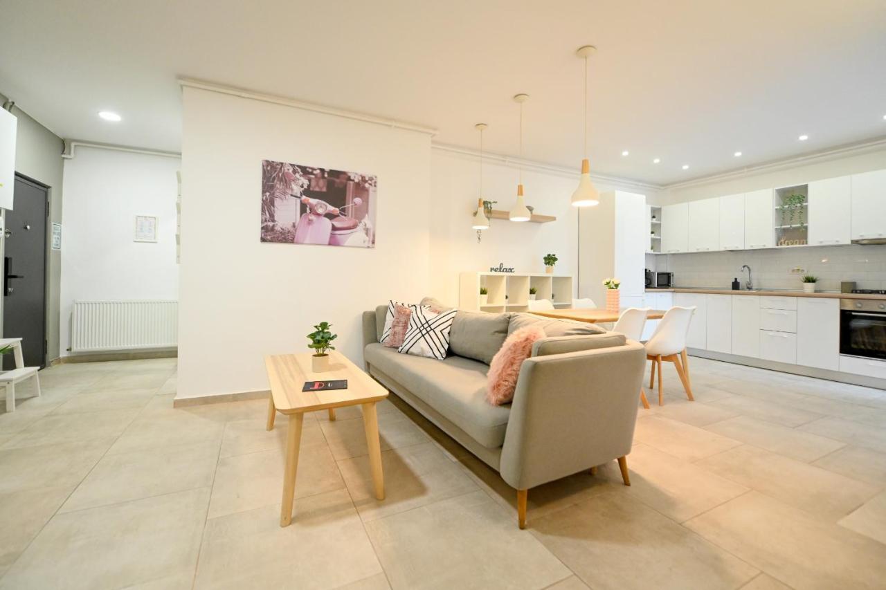 בוקרשט Splendid 2Br Apartment With Breathtaking Views Of Casa Poporului מראה חיצוני תמונה