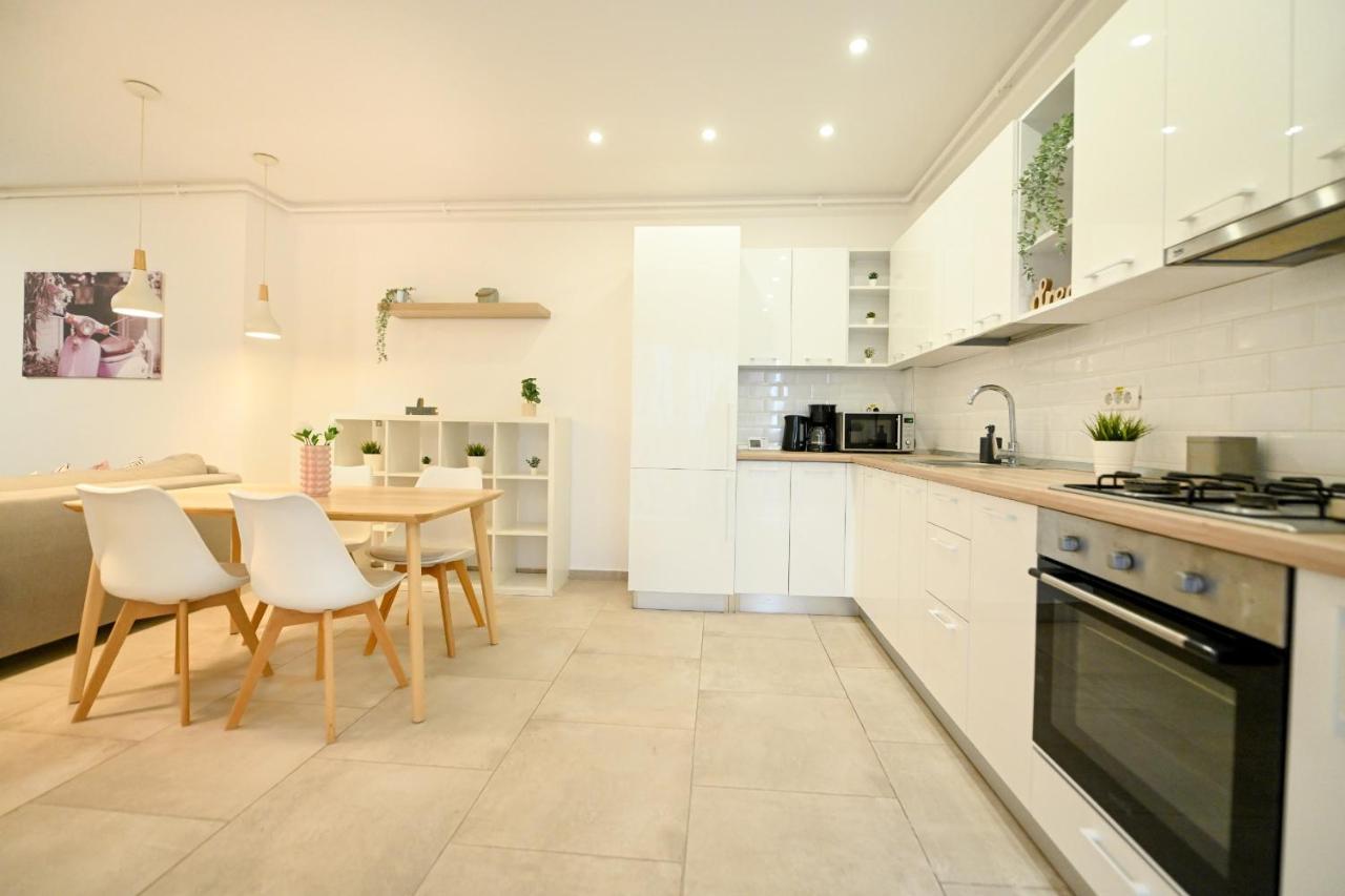 בוקרשט Splendid 2Br Apartment With Breathtaking Views Of Casa Poporului מראה חיצוני תמונה