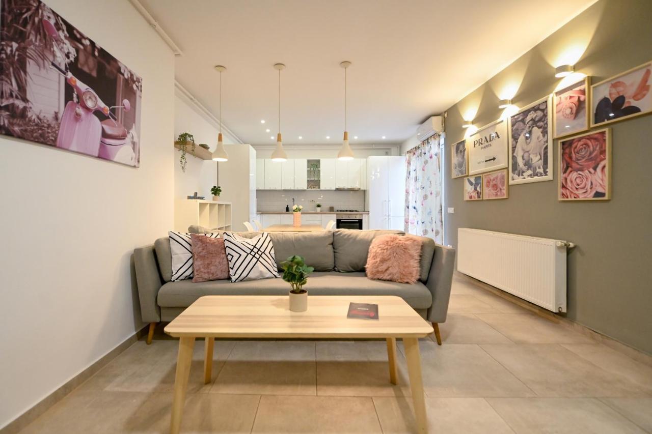 בוקרשט Splendid 2Br Apartment With Breathtaking Views Of Casa Poporului מראה חיצוני תמונה
