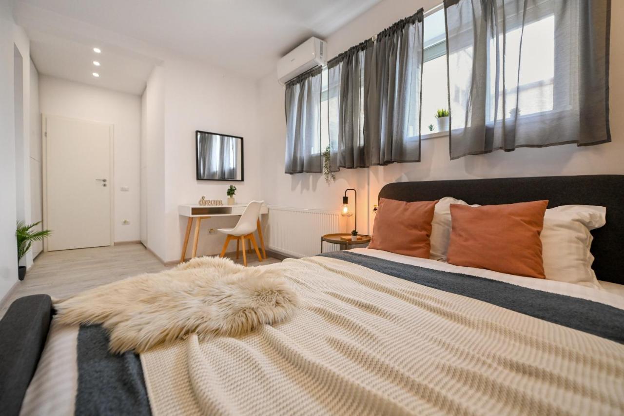 בוקרשט Splendid 2Br Apartment With Breathtaking Views Of Casa Poporului מראה חיצוני תמונה