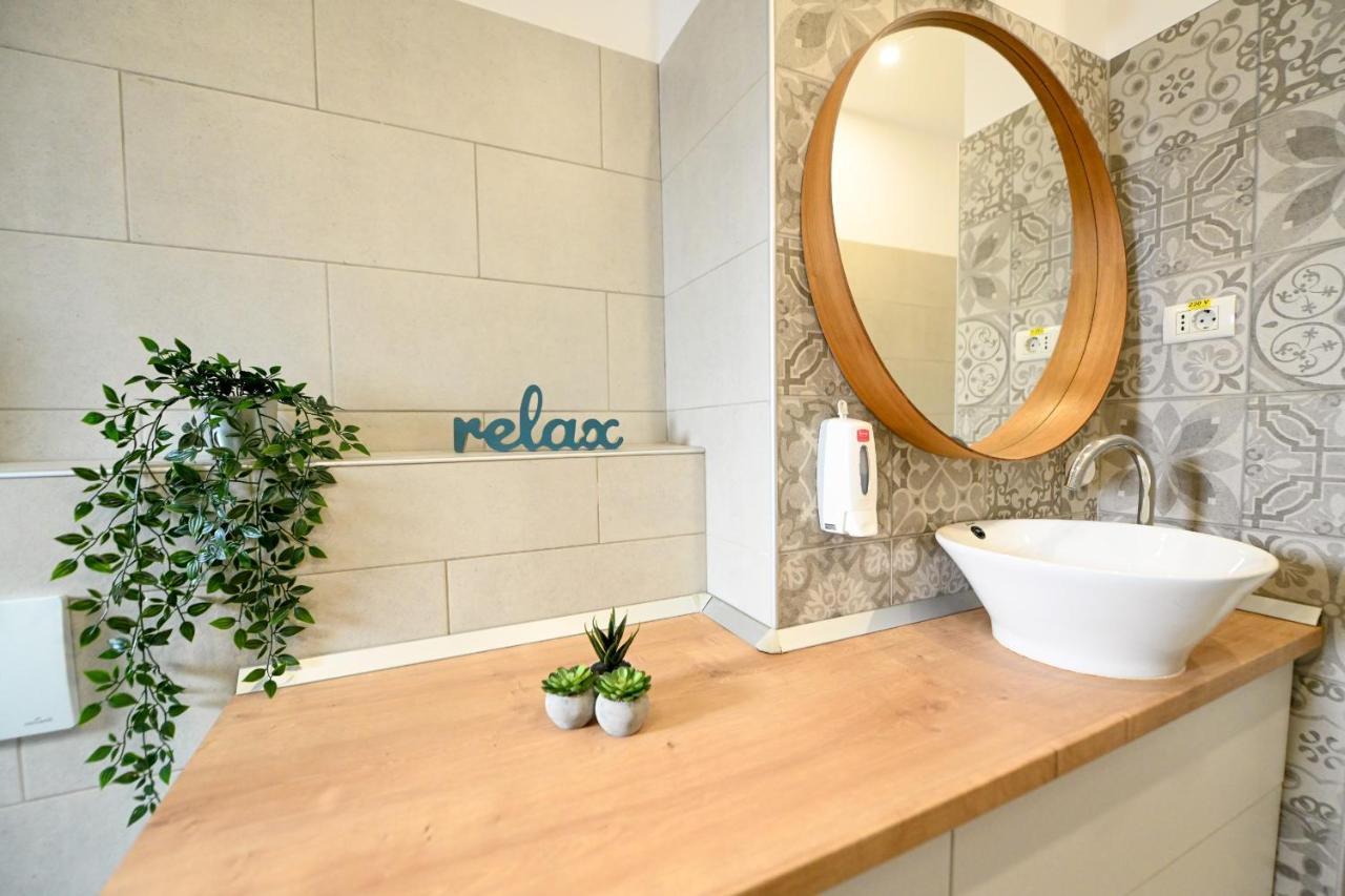 בוקרשט Splendid 2Br Apartment With Breathtaking Views Of Casa Poporului מראה חיצוני תמונה