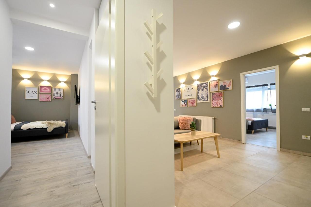בוקרשט Splendid 2Br Apartment With Breathtaking Views Of Casa Poporului מראה חיצוני תמונה