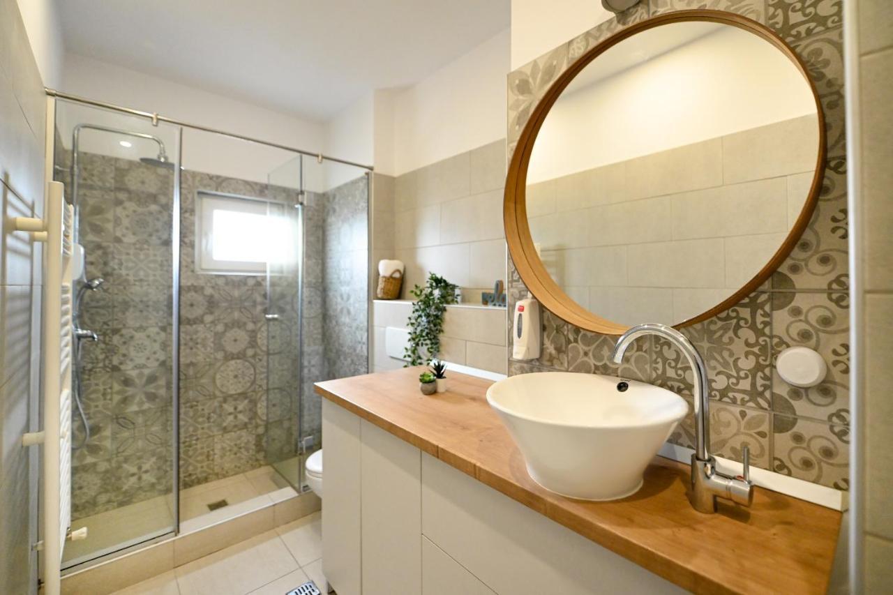 בוקרשט Splendid 2Br Apartment With Breathtaking Views Of Casa Poporului מראה חיצוני תמונה