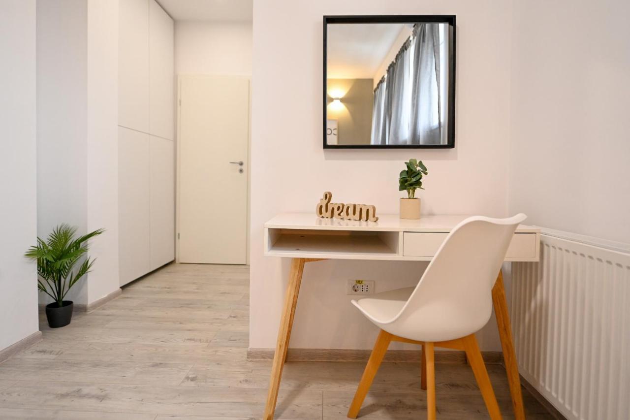בוקרשט Splendid 2Br Apartment With Breathtaking Views Of Casa Poporului מראה חיצוני תמונה