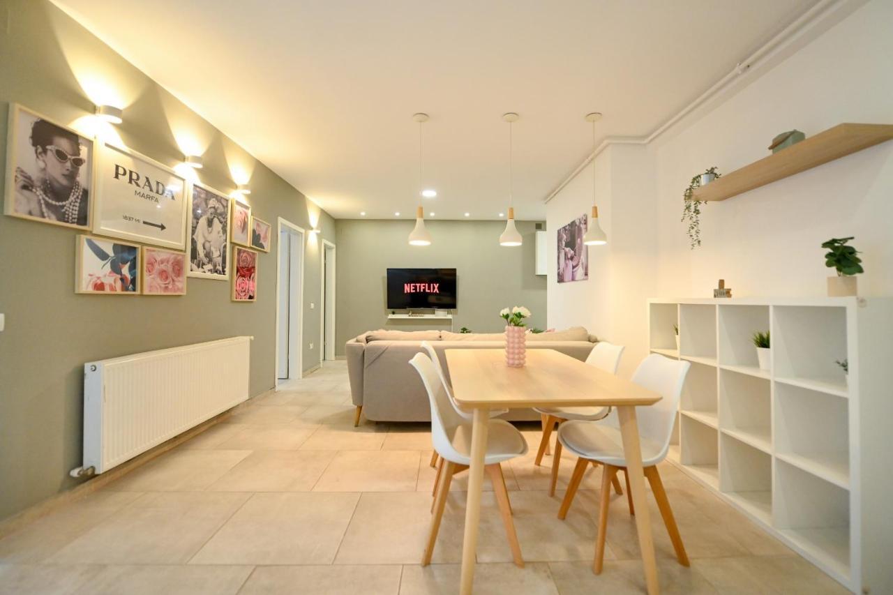 בוקרשט Splendid 2Br Apartment With Breathtaking Views Of Casa Poporului מראה חיצוני תמונה