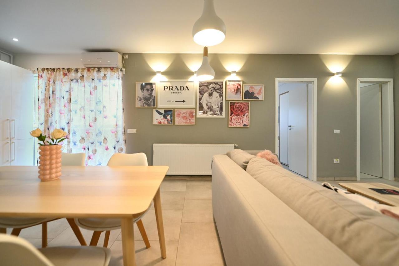 בוקרשט Splendid 2Br Apartment With Breathtaking Views Of Casa Poporului מראה חיצוני תמונה