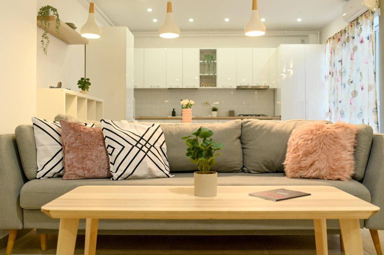 בוקרשט Splendid 2Br Apartment With Breathtaking Views Of Casa Poporului מראה חיצוני תמונה